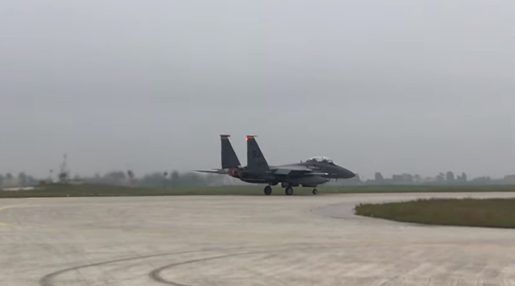 Εντυπωσιακή απογείωση F-15 στην 110 Π.Μ. Λάρισας (video)